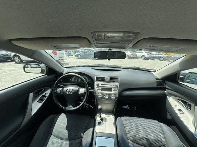 Toyota Camry SE 6-Spd MT 2011