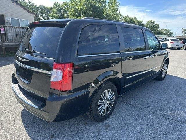 Chrysler Town & Country Touring-L 2013