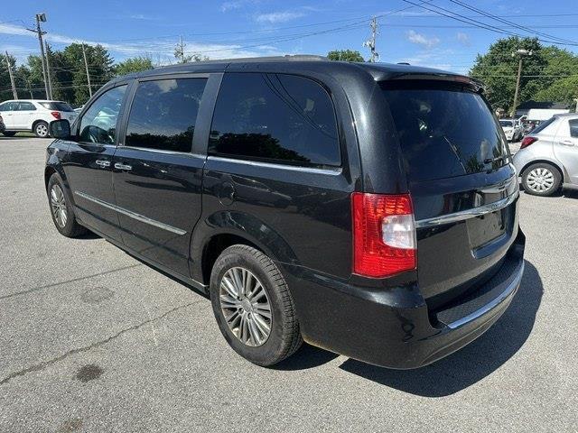 Chrysler Town & Country Touring-L 2013