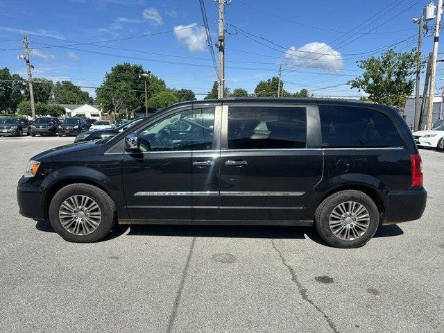 Chrysler Town & Country Touring-L 2013
