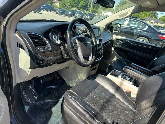 Chrysler Town & Country Touring-L 2013