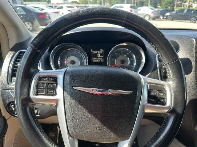 Chrysler Town & Country Touring-L 2013