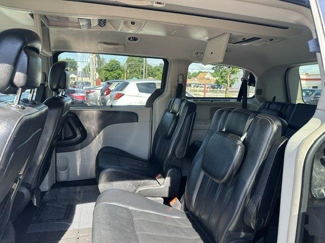 Chrysler Town & Country Touring-L 2013