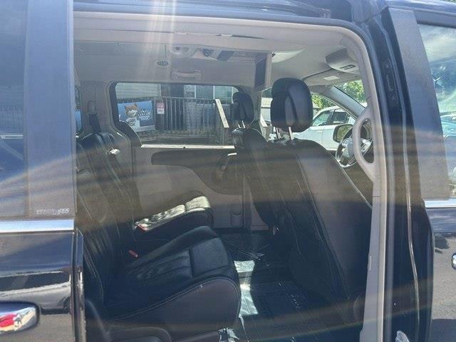 Chrysler Town & Country Touring-L 2013
