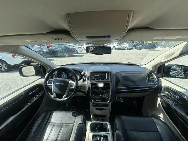 Chrysler Town & Country Touring-L 2013