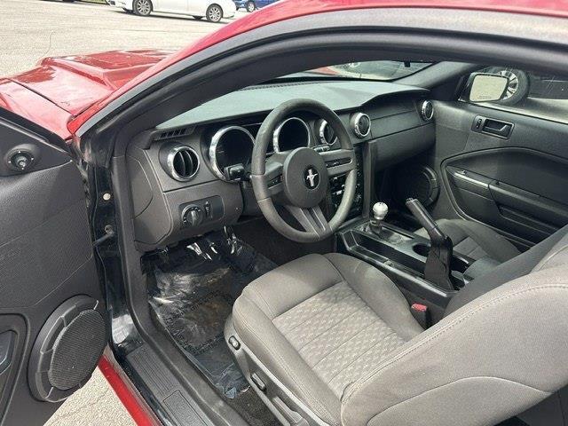 Ford Mustang GT Deluxe Coupe 2006