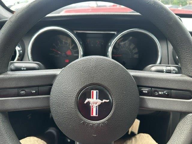 Ford Mustang GT Deluxe Coupe 2006