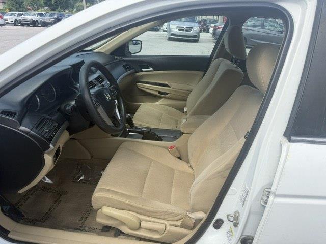 Honda Accord LX sedan AT 2012