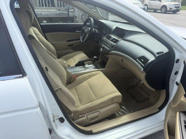 Honda Accord LX sedan AT 2012