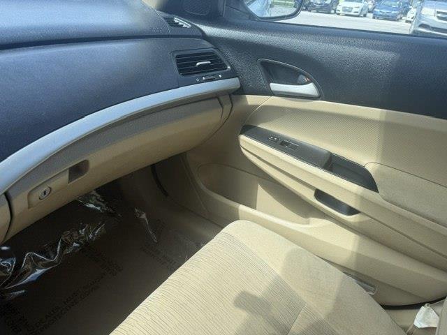 Honda Accord LX sedan AT 2012