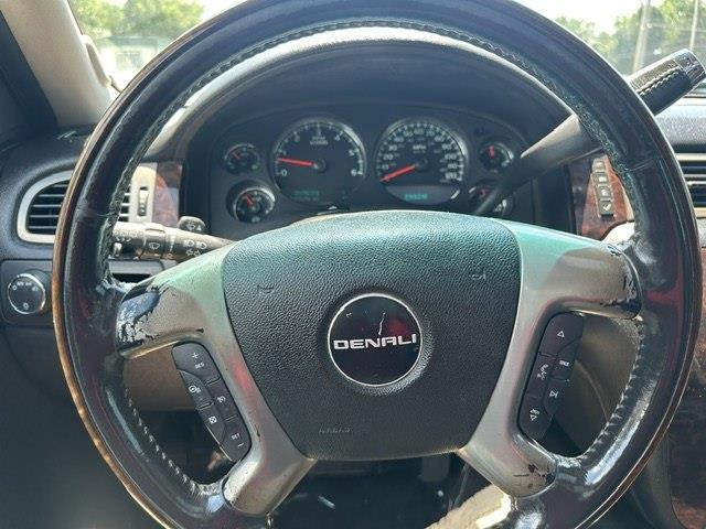 GMC Yukon Denali XL 4WD 2009