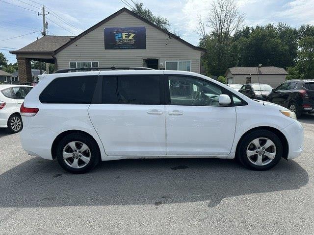 Toyota Sienna LE FWD 8-Passenger V6 2013