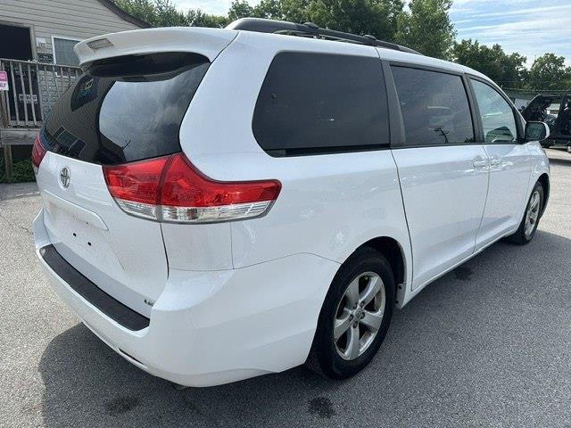 Toyota Sienna LE FWD 8-Passenger V6 2013