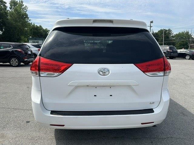Toyota Sienna LE FWD 8-Passenger V6 2013