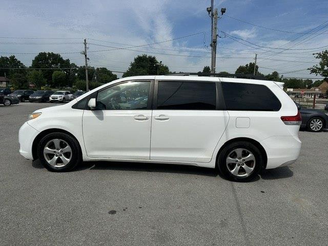 Toyota Sienna LE FWD 8-Passenger V6 2013