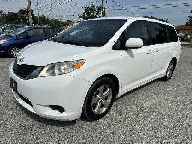 Toyota Sienna LE FWD 8-Passenger V6 2013