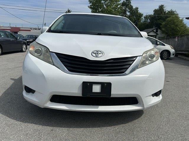 Toyota Sienna LE FWD 8-Passenger V6 2013