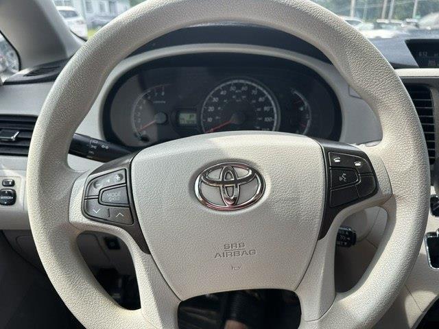 Toyota Sienna LE FWD 8-Passenger V6 2013