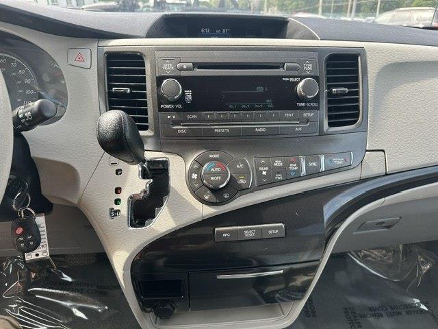 Toyota Sienna LE FWD 8-Passenger V6 2013