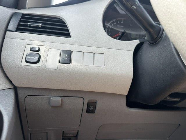 Toyota Sienna LE FWD 8-Passenger V6 2013