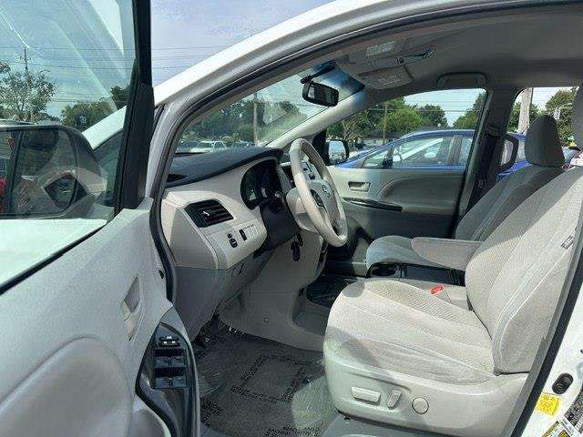 Toyota Sienna LE FWD 8-Passenger V6 2013