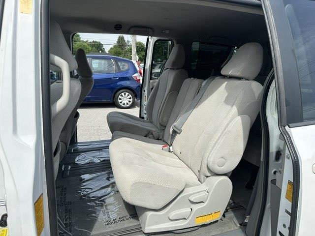 Toyota Sienna LE FWD 8-Passenger V6 2013