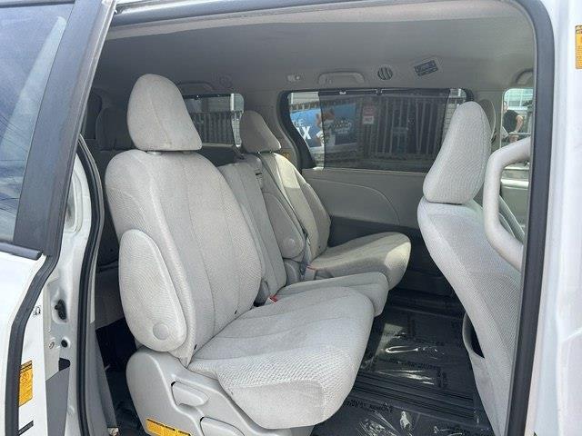 Toyota Sienna LE FWD 8-Passenger V6 2013