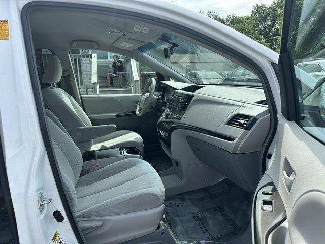 Toyota Sienna LE FWD 8-Passenger V6 2013