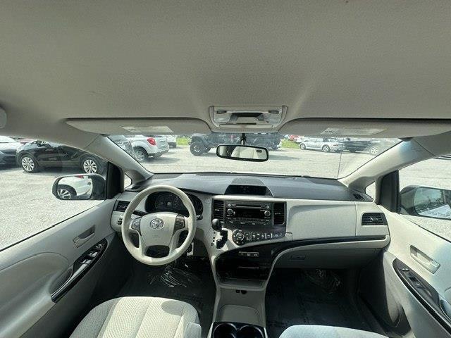 Toyota Sienna LE FWD 8-Passenger V6 2013