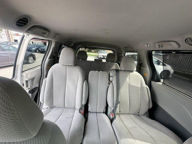 Toyota Sienna LE FWD 8-Passenger V6 2013