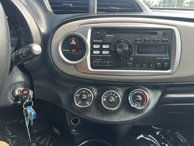 Toyota Yaris LE 5-Door AT 2012