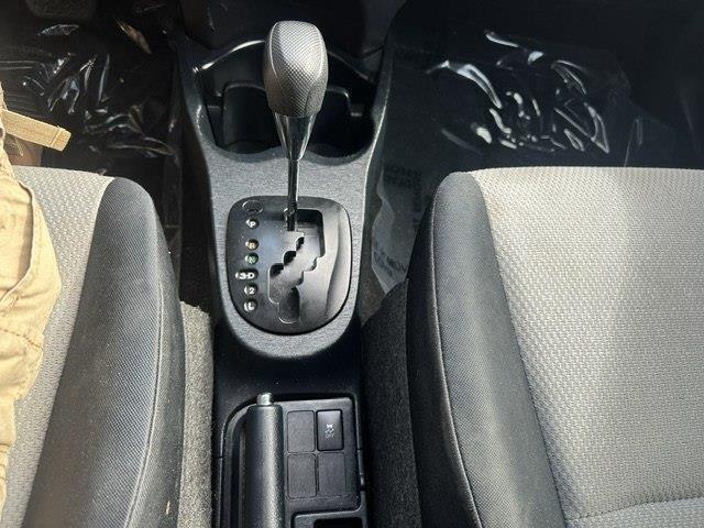 Toyota Yaris LE 5-Door AT 2012