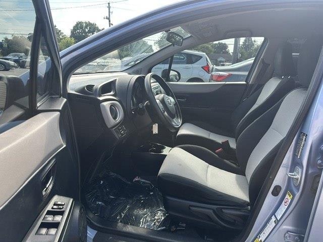 Toyota Yaris LE 5-Door AT 2012