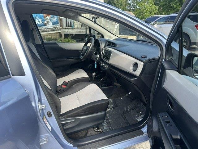 Toyota Yaris LE 5-Door AT 2012