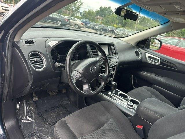 Nissan Pathfinder SV 4WD 2014