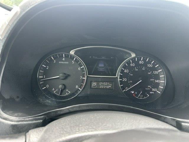 Nissan Pathfinder SV 4WD 2014
