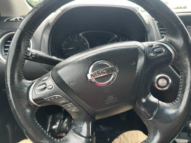 Nissan Pathfinder SV 4WD 2014