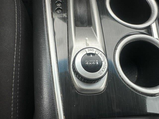 Nissan Pathfinder SV 4WD 2014