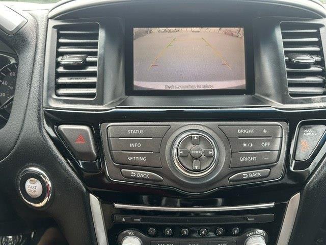 Nissan Pathfinder SV 4WD 2014