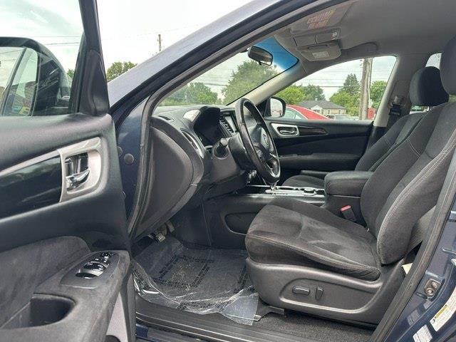 Nissan Pathfinder SV 4WD 2014