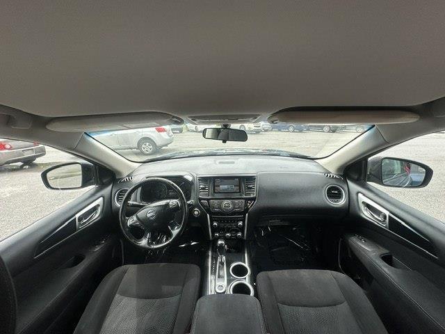 Nissan Pathfinder SV 4WD 2014