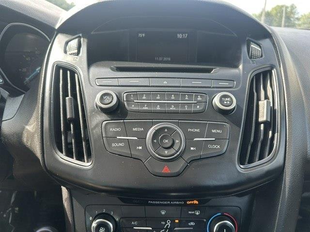 Ford Focus SE Hatch 2015