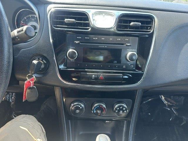 Chrysler 200 LX 2011