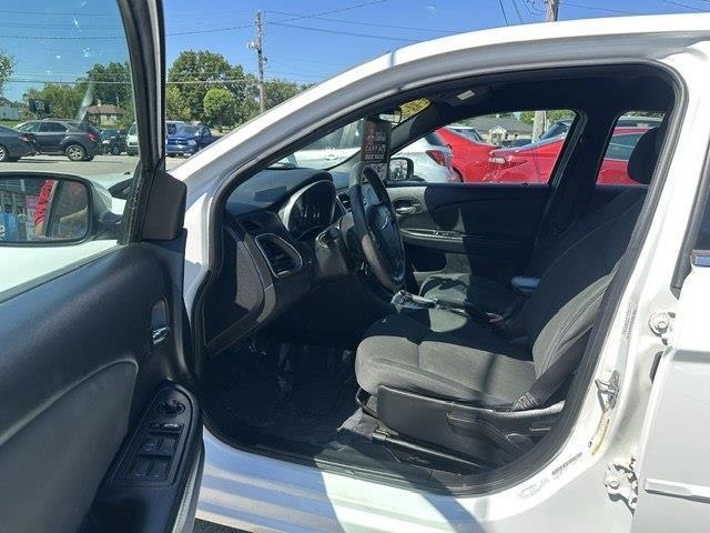 Chrysler 200 LX 2011