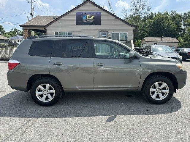 Toyota Highlander Base 4WD 2010
