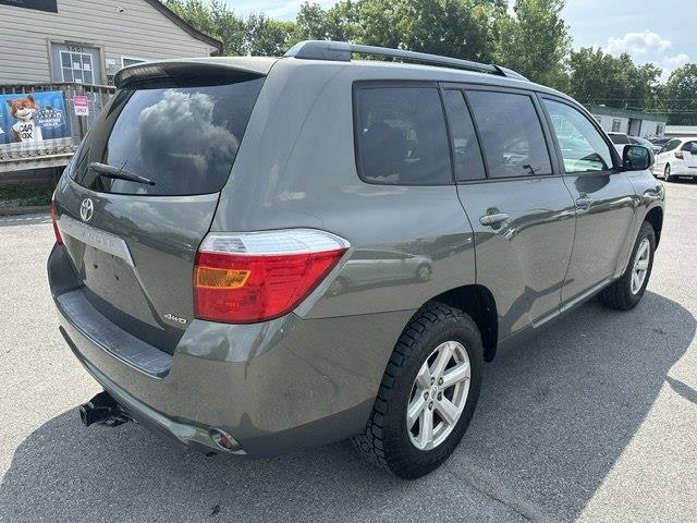 Toyota Highlander Base 4WD 2010