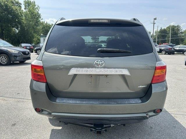 Toyota Highlander Base 4WD 2010