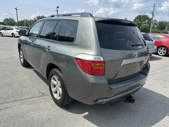 Toyota Highlander Base 4WD 2010