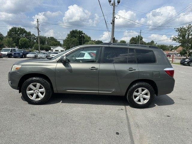Toyota Highlander Base 4WD 2010