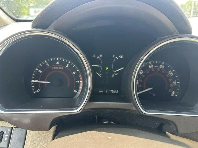 Toyota Highlander Base 4WD 2010